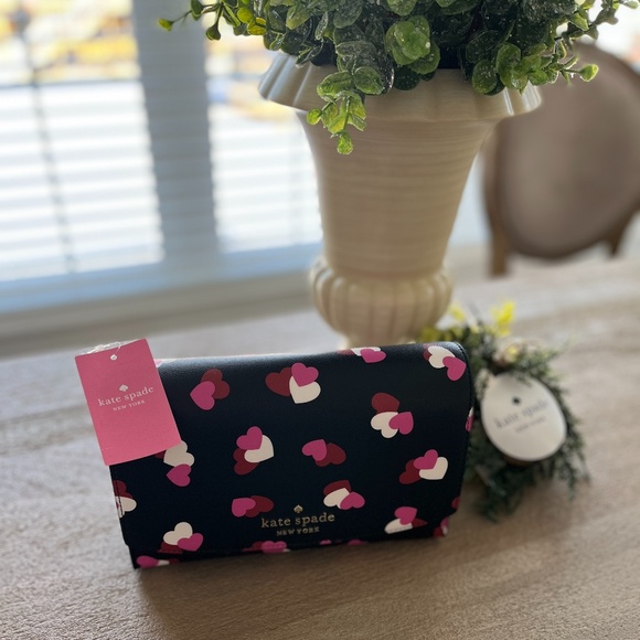 kate spade Carson Flutter Hearts Printed Crossbody (k6105) - Picture 3 of 13